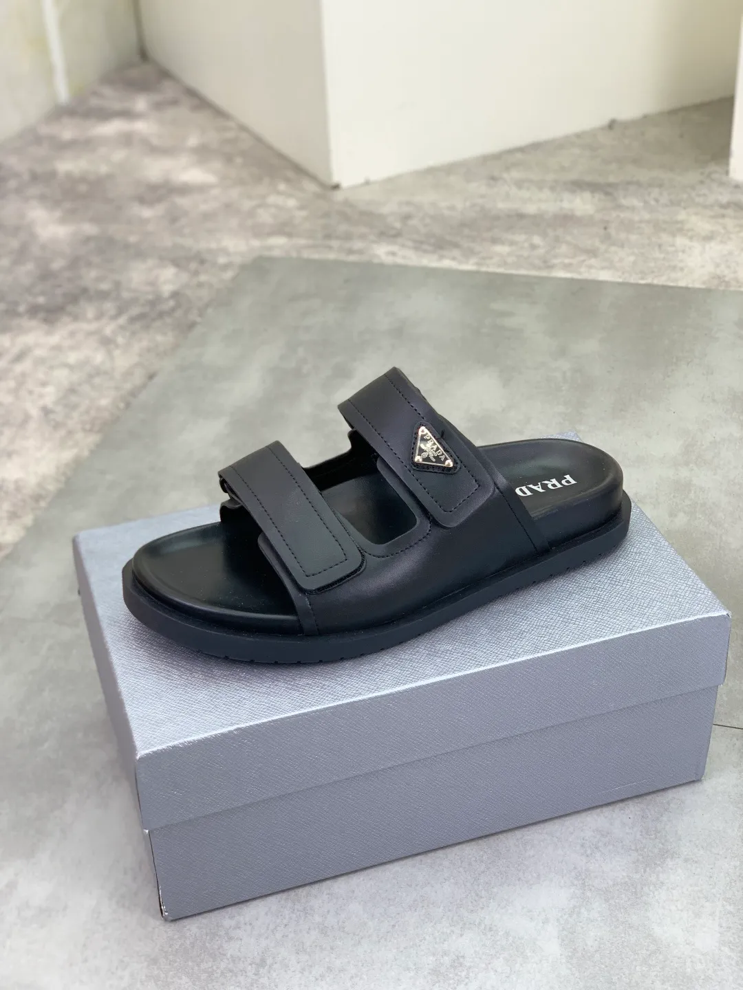 Men's shoes 💰P340💰【New style】🎁🎁🎁 PRADA Prada's new casual slippers, original official website, perfect workmanship, transmitting a kind of noble luxury, sublimating its definition of luxury in Prada's high-end extraordinary craftsmanship. Original combination outsole, code number: 38-44 (45 customized) Multiple colors 🉑️ to choose from